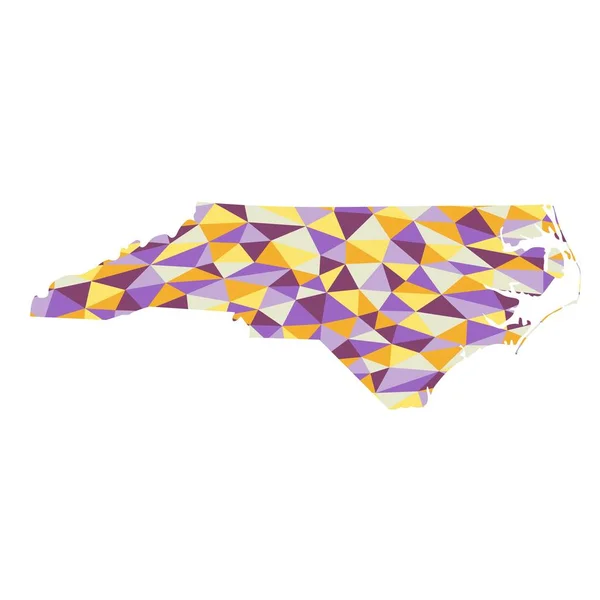 北卡罗来纳州美国州多边形地图背景低多边形样式黄色 紫色颜色矢量插图 Eps — 图库矢量图片