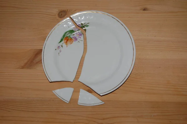 Broken White Ceramic Plate Wooden Board Texture — Stock Photo, Image