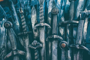 Metal şövalye kılıç arka plan. Yakın çekim. Kavram Knights.