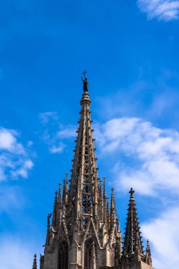 Mavi gökyüzü arka plan ile Barselona katedrali - Resim