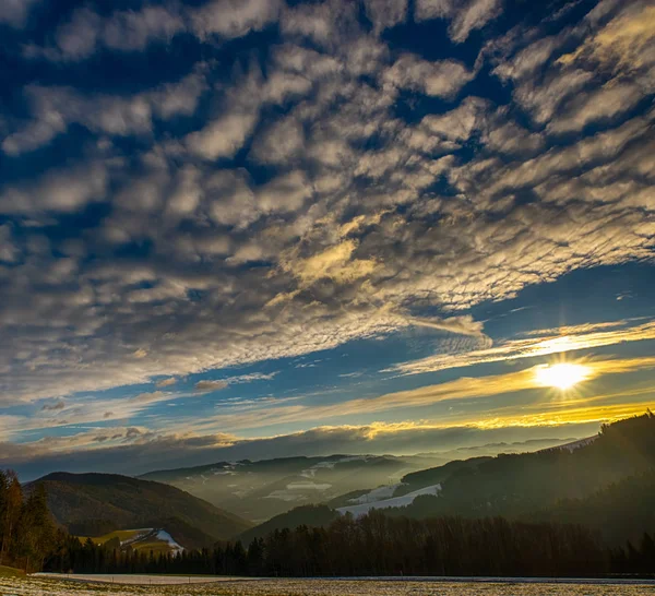 Lever Soleil Hivernal Glorieux Avec Une Vue Panoramique Sur Une — Photo