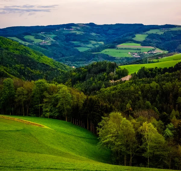 Képzőművészeti Festői Színes Tavaszi Táj Panorámáját Egy Idilli Vidéki Ausztriában — Stock Fotó