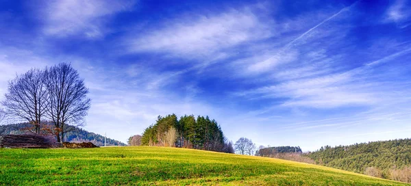 Kleurrijke Rustige Idyllische Landelijke Heuvel Landschap Indruk Met Blauwe Hemel — Stockfoto