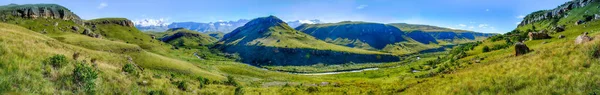 Castillo Los Gigantes Sudáfrica Pintoresco Verde Drakensberg Montañas Hermoso Idílico —  Fotos de Stock