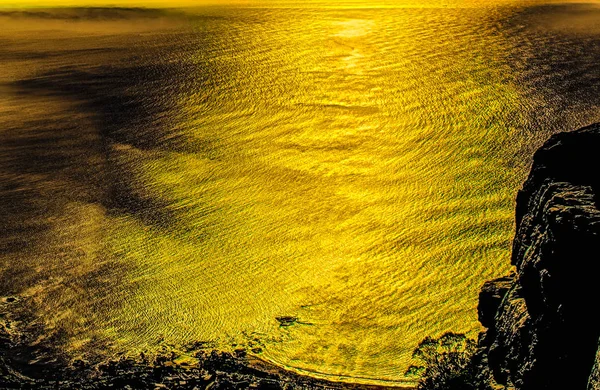 Mar Tranquilo Dorado Puesta Sol Cerca Ciudad Del Cabo Sudáfrica — Foto de Stock