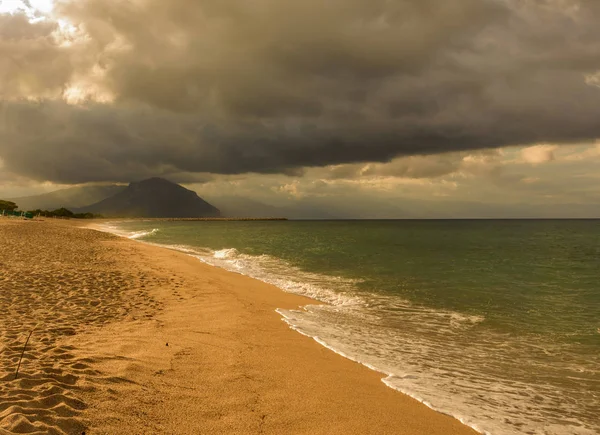 Майбутні Важких Погода Над Пляжем Середземному Морі Острові Сардинія Італія — стокове фото