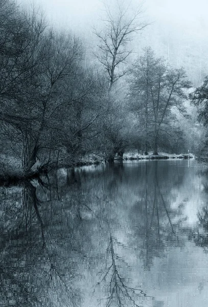 Fine Art Flussufer Idyllische Friedliche Harmonie Ruhiger Nebliger Winteruntergang Fluss — Stockfoto