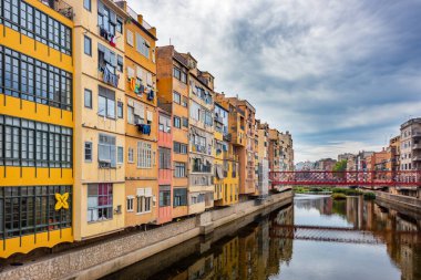 Nehirdeki Renkli Evler, Girona İspanya