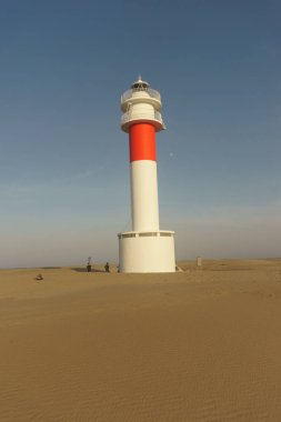 Delta de L'ebre, Tarragona, Catalunya doğal Park deniz feneri görünümü. Turistik yer