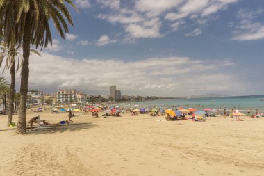 Peiscola, İspanya, 19 Ağustos 2017: Genel bakış turistik plaj, Peiscola bu tek önemli turistik yer İspanya.