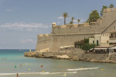 Peiscola, İspanya, 19 Ağustos 2017: Genel bakış turistik plaj, Peiscola bu tek önemli turistik yer İspanya.