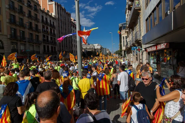 Barcelona Catalunha Espanha Setembro 2017 Pessoas Rua Tumultos Durante Dia — Fotografia de Stock