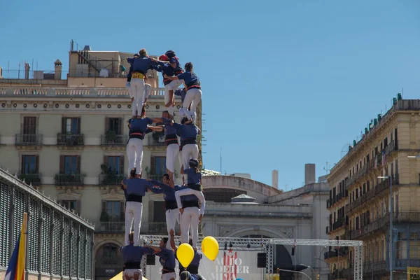 Barcelona, Katalonya, İspanya, 11 Eylül 2017: İsyan sırasında ulusal Catalonia claming Katalan bayrakları ile Catalunya Barcelona bağımsızlık günü sokakta insanlar. Editoryal resim yazısı.