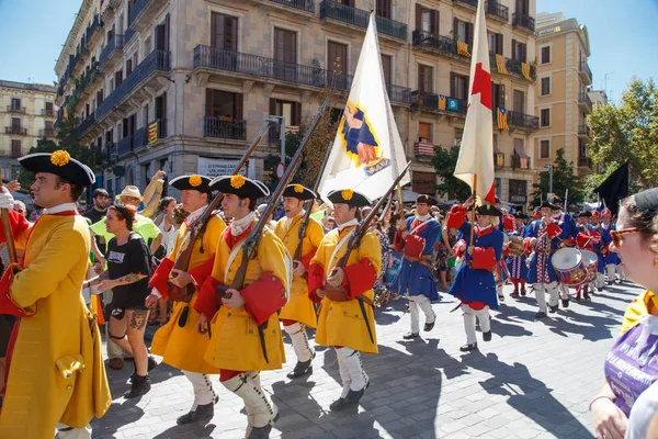 Barcelona, Katalonya, İspanya, 11 Eylül 2017: İsyan sırasında ulusal Catalonia claming Katalan bayrakları ile Catalunya Barcelona bağımsızlık günü sokakta insanlar. Editoryal resim yazısı.