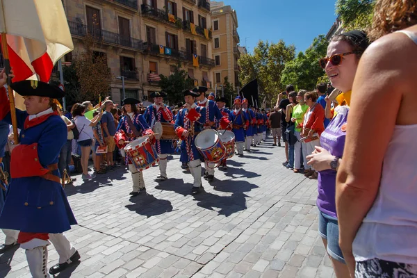 Barcelona, Katalonya, İspanya, 11 Eylül 2017: İsyan sırasında ulusal Catalonia claming Katalan bayrakları ile Catalunya Barcelona bağımsızlık günü sokakta insanlar. Editoryal resim yazısı.