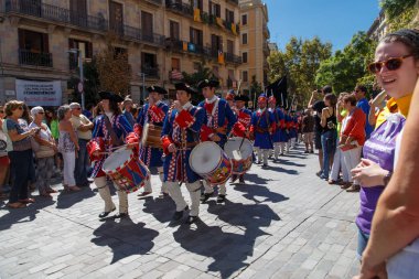 Barcelona, Katalonya, İspanya, 11 Eylül 2017: İsyan sırasında ulusal Catalonia claming Katalan bayrakları ile Catalunya Barcelona bağımsızlık günü sokakta insanlar. Editoryal resim yazısı.