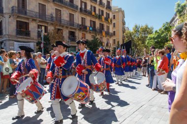 Barcelona, Katalonya, İspanya, 11 Eylül 2017: İsyan sırasında ulusal Catalonia claming Katalan bayrakları ile Catalunya Barcelona bağımsızlık günü sokakta insanlar. Editoryal resim yazısı.