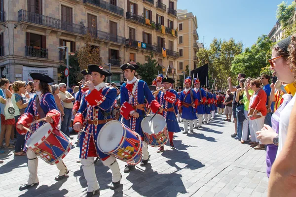 Barcelona, Katalonya, İspanya, 11 Eylül 2017: İsyan sırasında ulusal Catalonia claming Katalan bayrakları ile Catalunya Barcelona bağımsızlık günü sokakta insanlar. Editoryal resim yazısı.