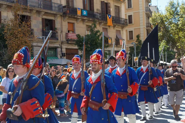 Barcelona, Katalonya, İspanya, 11 Eylül 2017: İsyan sırasında ulusal Catalonia claming Katalan bayrakları ile Catalunya Barcelona bağımsızlık günü sokakta insanlar. Editoryal resim yazısı.