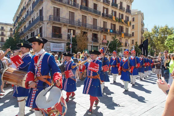 Barcelona, Katalonya, İspanya, 11 Eylül 2017: İsyan sırasında ulusal Catalonia claming Katalan bayrakları ile Catalunya Barcelona bağımsızlık günü sokakta insanlar. Editoryal resim yazısı.
