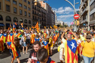 Barcelona, Katalonya, İspanya, 11 Eylül 2017: insanlar ralli destek Catalunya bağımsızlık Milli gün boyunca.