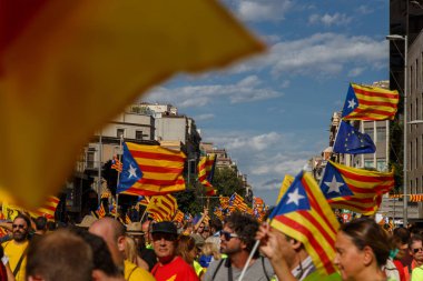 Barcelona, Katalonya, İspanya, 11 Eylül 2017: insanlar ralli destek Catalunya bağımsızlık Milli gün boyunca.