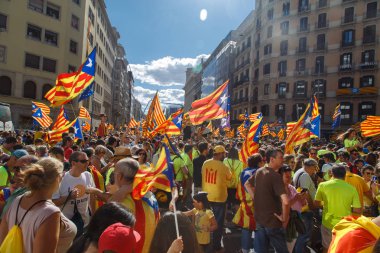 Barcelona, Katalonya, İspanya, 11 Eylül 2017: insanlar ralli destek Catalunya bağımsızlık Milli gün boyunca.