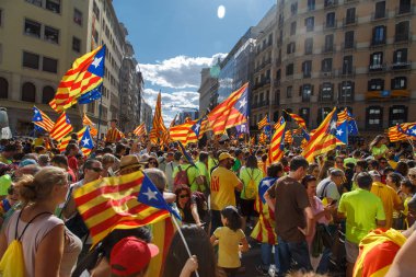Barcelona, Katalonya, İspanya, 11 Eylül 2017: insanlar ralli destek Catalunya bağımsızlık Milli gün boyunca.