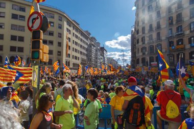 Barcelona, Katalonya, İspanya, 11 Eylül 2017: insanlar ralli destek Catalunya bağımsızlık Milli gün boyunca.