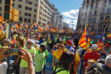 Barcelona, Katalonya, İspanya, 11 Eylül 2017: insanlar ralli destek Catalunya bağımsızlık Milli gün boyunca.