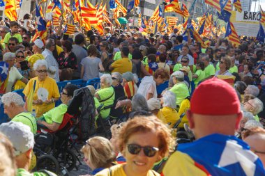 Barcelona, Katalonya, İspanya, 11 Eylül 2017: insanlar ralli destek Catalunya bağımsızlık Milli gün boyunca.