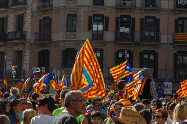 Barcelona, Katalonya, İspanya, 11 Eylül 2017: insanlar ralli destek Catalunya bağımsızlık Milli gün boyunca.