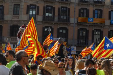 Barcelona, Katalonya, İspanya, 11 Eylül 2017: insanlar ralli destek Catalunya bağımsızlık Milli gün boyunca.