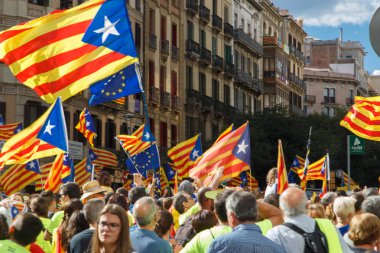 Barcelona, Katalonya, İspanya, 11 Eylül 2017: insanlar ralli destek Catalunya bağımsızlık Milli gün boyunca.