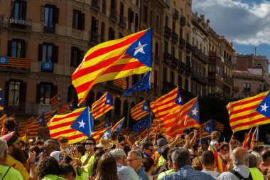 Barcelona, Katalonya, İspanya, 11 Eylül 2017: insanlar ralli destek Catalunya bağımsızlık Milli gün boyunca.