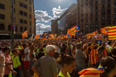 Barcelona, Katalonya, İspanya, 11 Eylül 2017: insanlar ralli destek Catalunya bağımsızlık Milli gün boyunca.