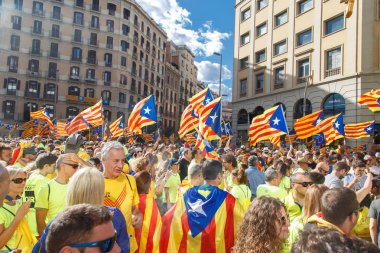 Barcelona, Katalonya, İspanya, 11 Eylül 2017: insanlar ralli destek Catalunya bağımsızlık Milli gün boyunca.