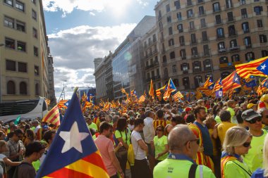 Barcelona, Katalonya, İspanya, 11 Eylül 2017: insanlar ralli destek Catalunya bağımsızlık Milli gün boyunca.