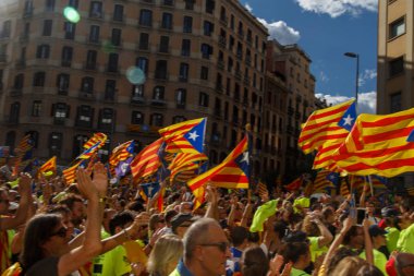 Barcelona, Katalonya, İspanya, 11 Eylül 2017: insanlar ralli destek Catalunya bağımsızlık Milli gün boyunca.
