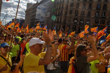 Barcelona, Katalonya, İspanya, 11 Eylül 2017: insanlar ralli destek Catalunya bağımsızlık Milli gün boyunca.
