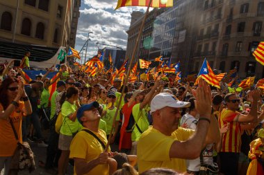 Barcelona, Katalonya, İspanya, 11 Eylül 2017: insanlar ralli destek Catalunya bağımsızlık Milli gün boyunca.