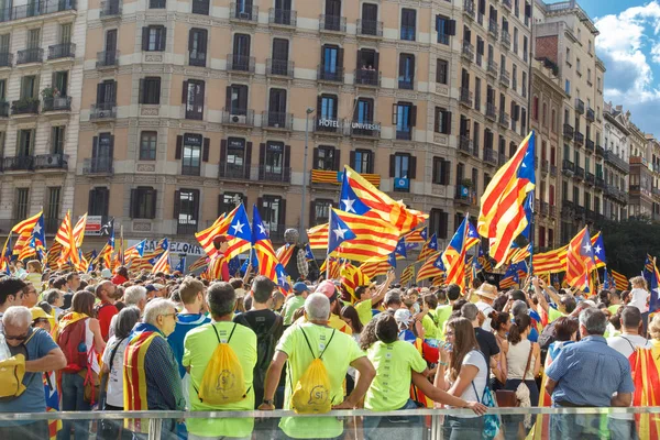 Barcelona, Katalonya, İspanya, 11 Eylül 2017: insanlar ralli destek Catalunya bağımsızlık Milli gün boyunca.
