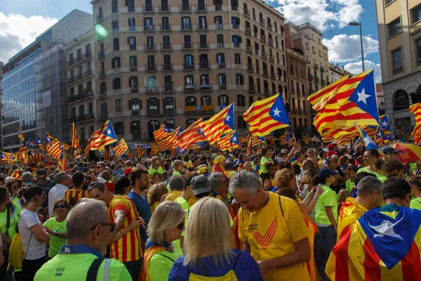 Barcelona, Katalonya, İspanya, 11 Eylül 2017: insanlar ralli destek Catalunya bağımsızlık Milli gün boyunca.