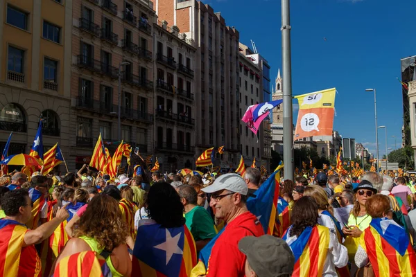 Barcelona, Katalonya, İspanya, 11 Eylül 2017: insanlar ralli destek Catalunya bağımsızlık Milli gün boyunca.