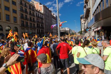 Barcelona, Katalonya, İspanya, 11 Eylül 2017: insanlar ralli destek Catalunya bağımsızlık Milli gün boyunca.
