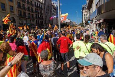 Barcelona, Katalonya, İspanya, 11 Eylül 2017: insanlar ralli destek Catalunya bağımsızlık Milli gün boyunca.