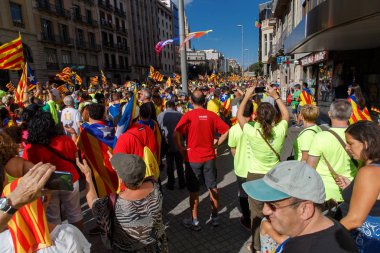Barcelona, Katalonya, İspanya, 11 Eylül 2017: insanlar ralli destek Catalunya bağımsızlık Milli gün boyunca.