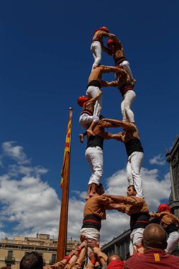 Barcelona, Katalonya, İspanya, 11 Eylül 2017: Catalunya'nın bağımsızlığını ralli desteği ulusal gün boyunca Castellers. Katalonya gelen bir gelenek Castellers.
