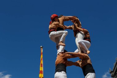 Barcelona, Katalonya, İspanya, 11 Eylül 2017: Catalunya'nın bağımsızlığını ralli desteği ulusal gün boyunca Castellers. Katalonya gelen bir gelenek Castellers.