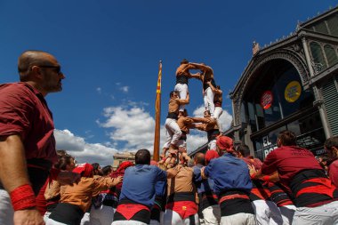 Barcelona, Katalonya, İspanya, 11 Eylül 2017: Catalunya'nın bağımsızlığını ralli desteği ulusal gün boyunca Castellers. Katalonya gelen bir gelenek Castellers.